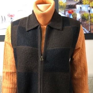 100% WOOL VEST SIZE M